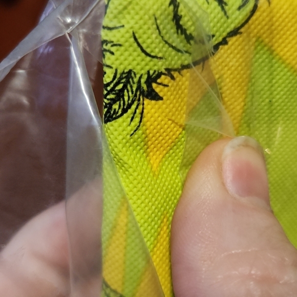 Grinch table cloth 52 x 70 inches new - Picture 6 of 7